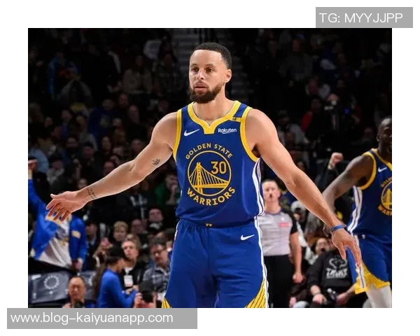 库里热身穿李宁巴特勒3代巴西配色球鞋与球衣完美搭配显清新风格